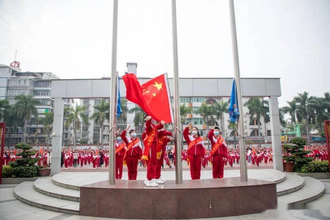 男生每次和我出去玩，不顺路也要走路送你回家是什么意思，说明什么？